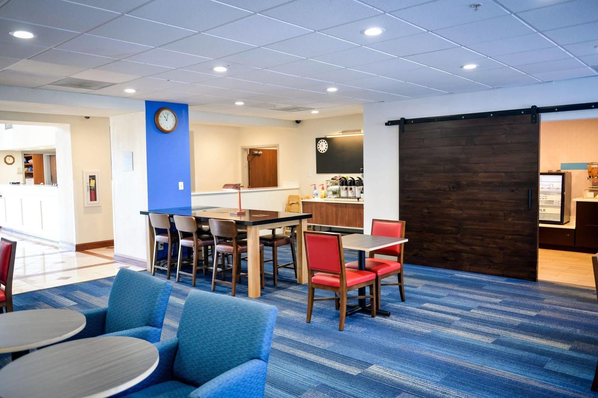 Holiday Inn Express Prince Frederick By Ihg Exteriér fotografie